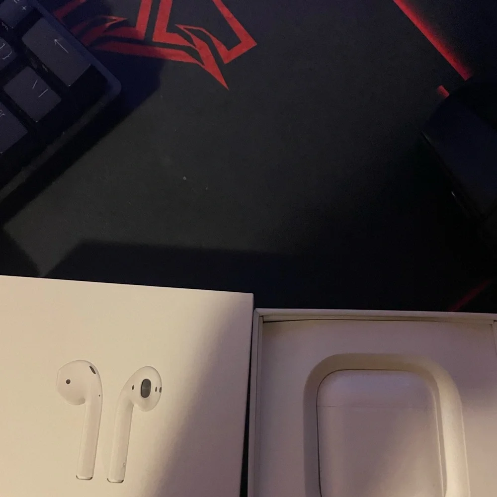 Apple AirPods in Classic White
